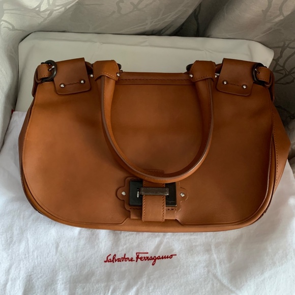 Salvatore Ferragamo Leather Shoulder Bad - Picture 2 of 8